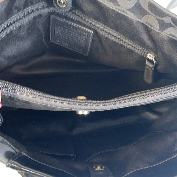 Coach Ashley Signature Carryall bag. - Picture 6 of 8